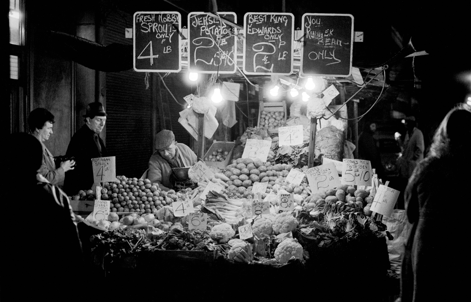 Fruit stall at Chapel Street market (c) Colin O'Brien